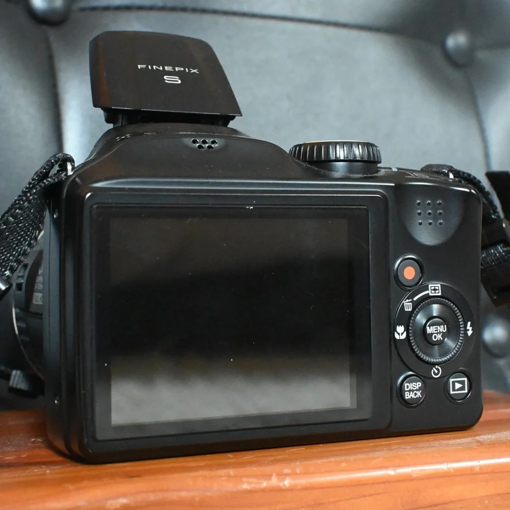 Fujifilm Finepix S6800 Solid Black Digital Camera With Blk/Wht Camera Strap
